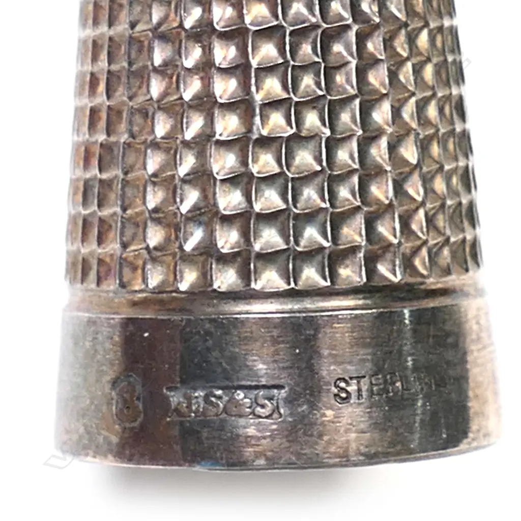 Joseph Swindell & Sons (Christchurch) silver and pounamu thimble, Image 1++